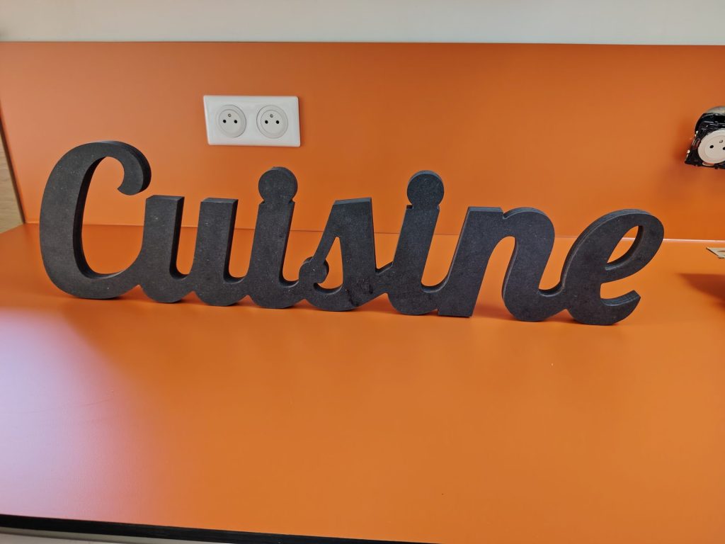Mot décoratif "Cuisine" noir